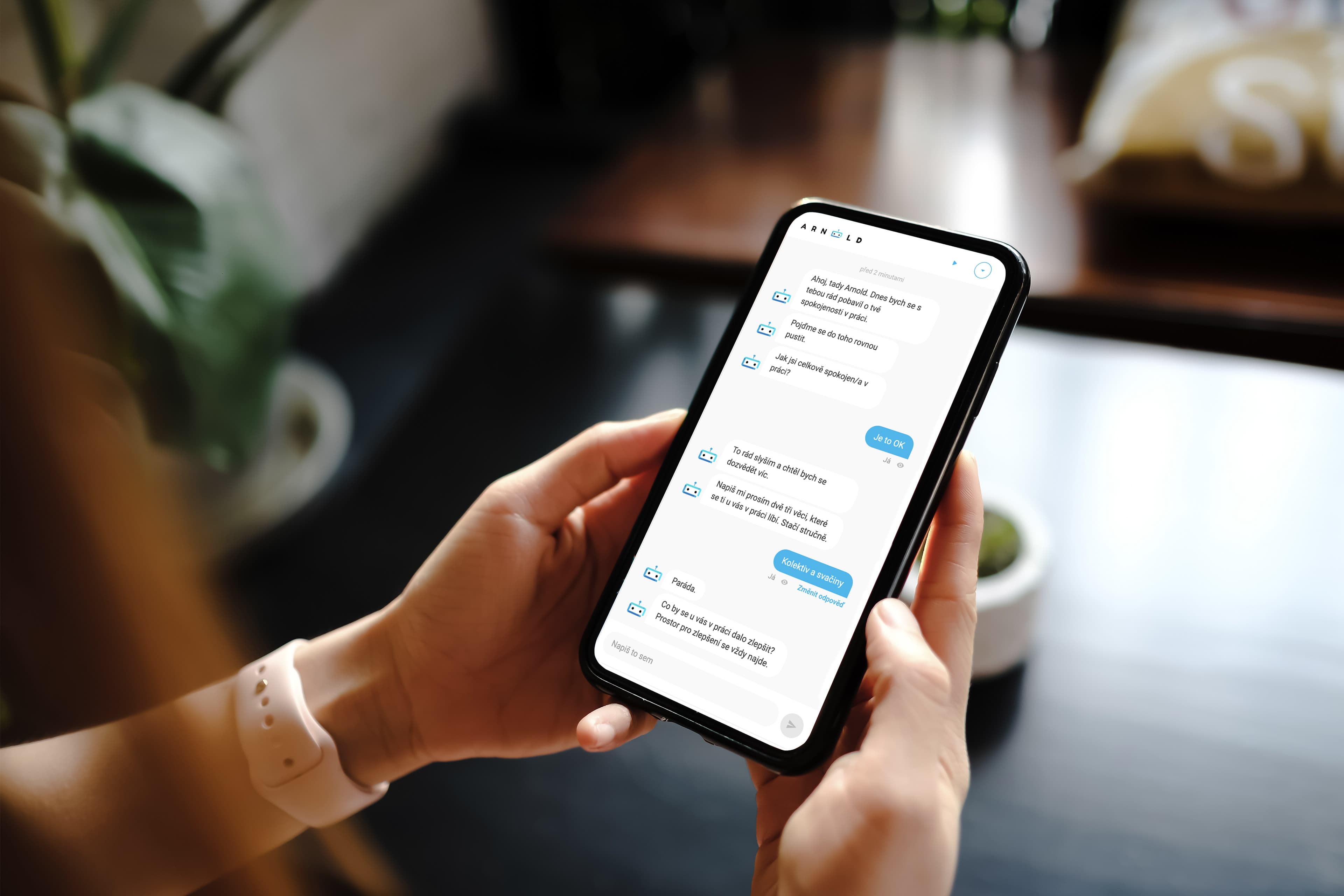 Chatbot Arnold ve firmách